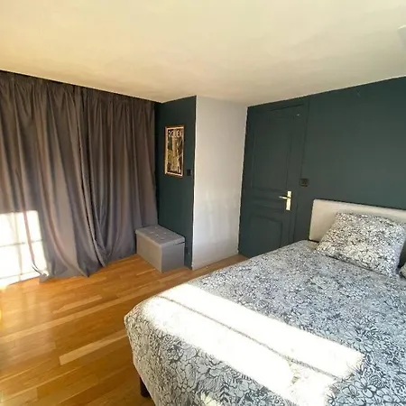 Sous Les Clochers De - Cathedrale